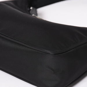 Like new product PRADA Hobo Handbag MV515 Triangle Logo Triangle Logo Plate Nylon Black Used 4a003875