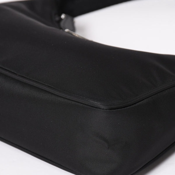 Like new product PRADA Hobo Handbag MV515 Triangle Logo Triangle Logo Plate Nylon Black Used 4a003875