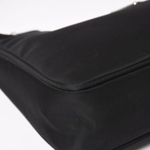 Like new product PRADA Hobo Handbag MV515 Triangle Logo Triangle Logo Plate Nylon Black Used 4a003875