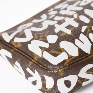 Very Good Condition LOUIS VUITTON Pochette Accessory Soir Accessor Pouch M92192 Monogram Graffiti Used 4a004279