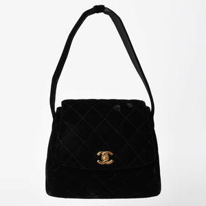 極美品 CHANEL シャネル ワンショルダーバッグ 4番台 ココマーク ベルベット キルティング ターンロック ブラック ゴールド金具 中古 4a003933