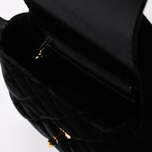 画像をギャラリービューアに読み込む, 極美品 CHANEL シャネル ワンショルダーバッグ 4番台 ココマーク ベルベット キルティング ターンロック ブラック ゴールド金具 中古 4a003933