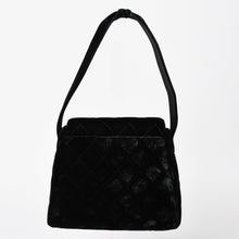 画像をギャラリービューアに読み込む, 極美品 CHANEL シャネル ワンショルダーバッグ 4番台 ココマーク ベルベット キルティング ターンロック ブラック ゴールド金具 中古 4a003933