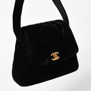 極美品 CHANEL シャネル ワンショルダーバッグ 4番台 ココマーク ベルベット キルティング ターンロック ブラック ゴールド金具 中古 4a003933