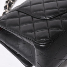 Load image into Gallery viewer, CHANEL シャネル マトラッセ25 Wフラップ Wチェーンショルダーバッグ 19番台 ラムスキン ココマーク ブラック シルバー金具 美品 中古 4a003961