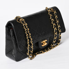 Load image into Gallery viewer, 極美品 CHANEL シャネル マトラッセ25 Wフラップ Wチェーンショルダーバッグ 5番台 ココマーク ラムスキン ブラック ゴールド金具 中古 4a003913