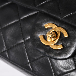 Very Good Condition CHANEL Chanel Matelasse 25 W Flap W Chain Shoulder Bag No. 5 Coco Mark Lambskin Black Gold Hardware Used 4a003913