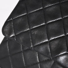 Load image into Gallery viewer, 極美品 CHANEL シャネル マトラッセ25 Wフラップ Wチェーンショルダーバッグ 5番台 ココマーク ラムスキン ブラック ゴールド金具 中古 4a003913