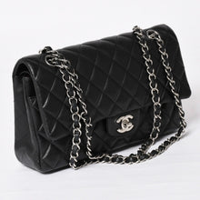 Load image into Gallery viewer, CHANEL シャネル マトラッセ25 Wフラップ Wチェーンショルダーバッグ 19番台 ラムスキン ココマーク ブラック シルバー金具 美品 中古 4a003961