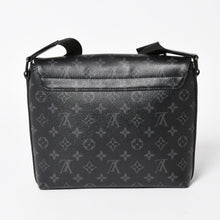画像をギャラリービューアに読み込む, LOUIS VUITTON ルイヴィトン ショルダーバッグ M44000 ディストリクト NMモノグラム･エクリプス ブラック RFID 美品 中古 4a003922