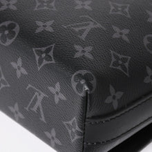 画像をギャラリービューアに読み込む, LOUIS VUITTON ルイヴィトン ショルダーバッグ M44000 ディストリクト NMモノグラム･エクリプス ブラック RFID 美品 中古 4a003922