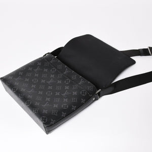 LOUIS VUITTON Shoulder Bag M44000 District NM Monogram Eclipse Black RFID Good Condition Used 4a003922