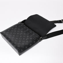 画像をギャラリービューアに読み込む, LOUIS VUITTON ルイヴィトン ショルダーバッグ M44000 ディストリクト NMモノグラム･エクリプス ブラック RFID 美品 中古 4a003922