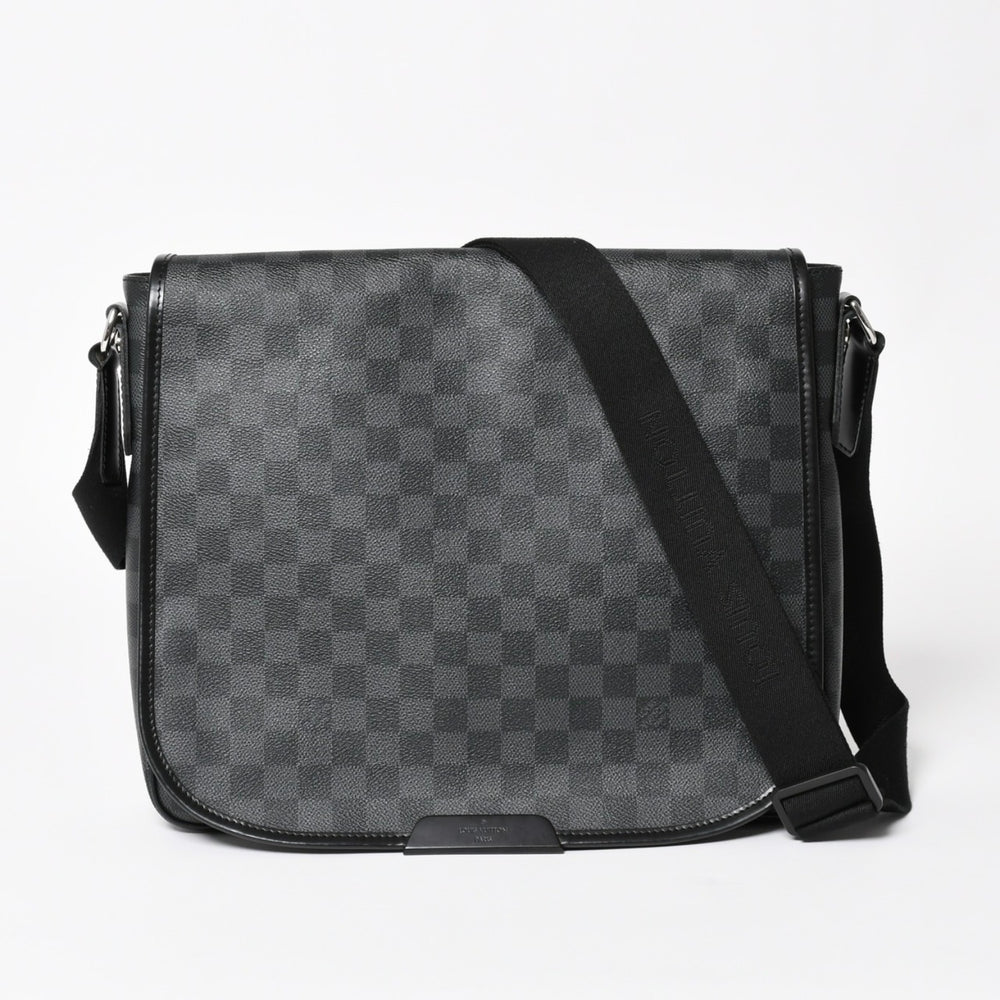 Very Good Condition LOUIS VUITTON Daniel MM Shoulder Bag N58029 Damier Graphite SP2101 Black Silver Hardware Used 4a003942