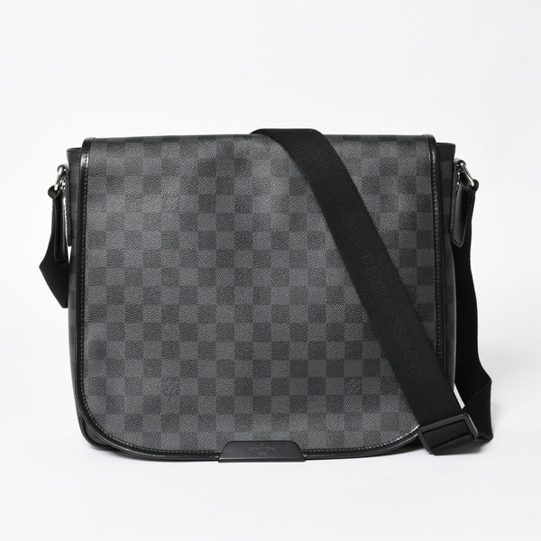 極美品 LOUIS VUITTON ルイヴィトン ダニエルMM ショルダーバッグ N58029 ダミエグラフィット SP2101 ブラック シルバー金具 中古 4a003942