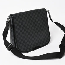 画像をギャラリービューアに読み込む, 極美品 LOUIS VUITTON ルイヴィトン ダニエルMM ショルダーバッグ N58029 ダミエグラフィット SP2101 ブラック シルバー金具 中古 4a003942