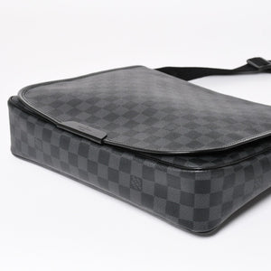 極美品 LOUIS VUITTON ルイヴィトン ダニエルMM ショルダーバッグ N58029 ダミエグラフィット SP2101 ブラック シルバー金具 中古 4a003942