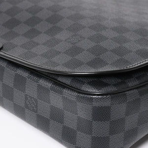 極美品 LOUIS VUITTON ルイヴィトン ダニエルMM ショルダーバッグ N58029 ダミエグラフィット SP2101 ブラック シルバー金具 中古 4a003942