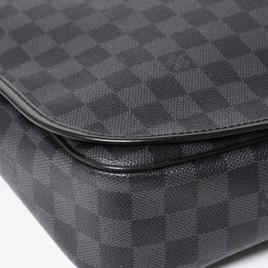 極美品 LOUIS VUITTON ルイヴィトン ダニエルMM ショルダーバッグ N58029 ダミエグラフィット SP2101 ブラック シルバー金具 中古 4a003942