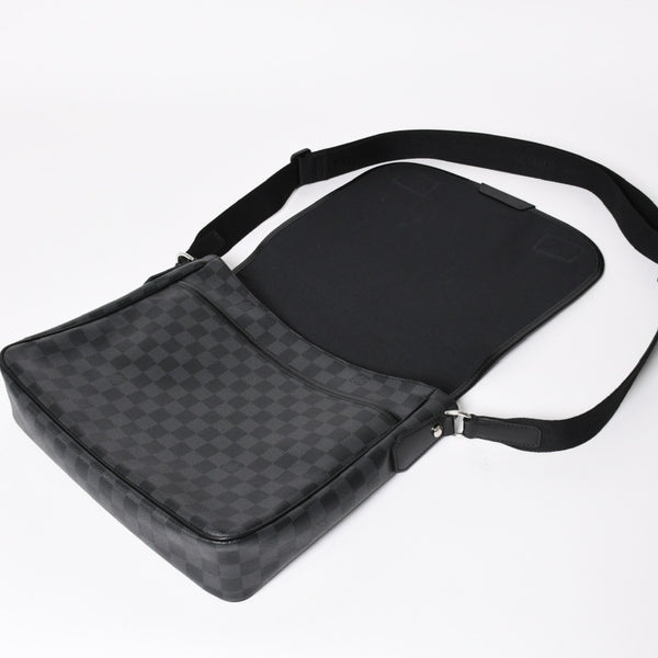 極美品 LOUIS VUITTON ルイヴィトン ダニエルMM ショルダーバッグ N58029 ダミエグラフィット SP2101 ブラック シルバー金具 中古 4a003942