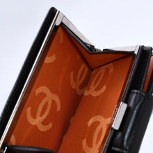 Load image into Gallery viewer, 新品同様 CHANEL シャネル カンボンライン がま口 コンパクトウォレット 二つ折り財布 A26720 9番台 ココマーク カーフスキン 中古 4a003956