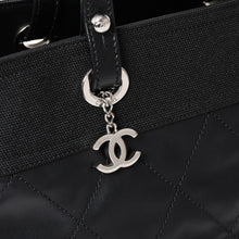 画像をギャラリービューアに読み込む, 極美品 希少品 CHANEL シャネル トートバッグ パリビアリッツ コーティングキャンバス レザー 黒 ブラック 17番台 中古 4a003954