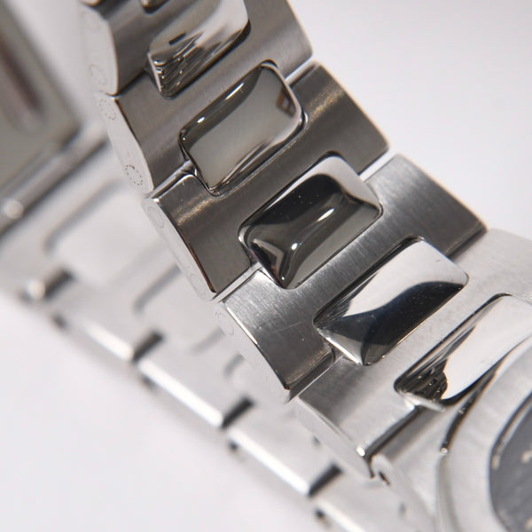 PATEK PHILIPPE パテック フィリップ NAUTILUS ノーチラス 腕時計 4700/1A-050 クォーツ ステンレススチール 黒文字盤 美品 中古 4a003975