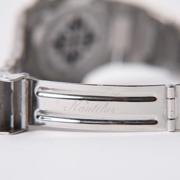 PATEK PHILIPPE パテック フィリップ NAUTILUS ノーチラス 腕時計 4700/1A-050 クォーツ ステンレススチール 黒文字盤 美品 中古 4a003975