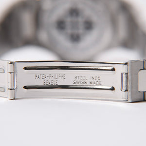 PATEK PHILIPPE パテック フィリップ NAUTILUS ノーチラス 腕時計 4700/1A-050 クォーツ ステンレススチール 黒文字盤 美品 中古 4a003975