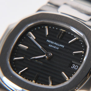 PATEK PHILIPPE パテック フィリップ NAUTILUS ノーチラス 腕時計 4700/1A-050 クォーツ ステンレススチール 黒文字盤 美品 中古 4a003975