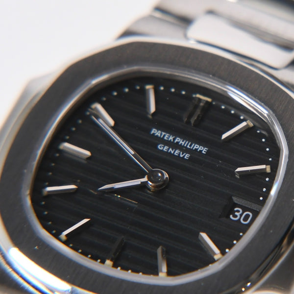 PATEK PHILIPPE パテック フィリップ NAUTILUS ノーチラス 腕時計 4700/1A-050 クォーツ ステンレススチール 黒文字盤 美品 中古 4a003975