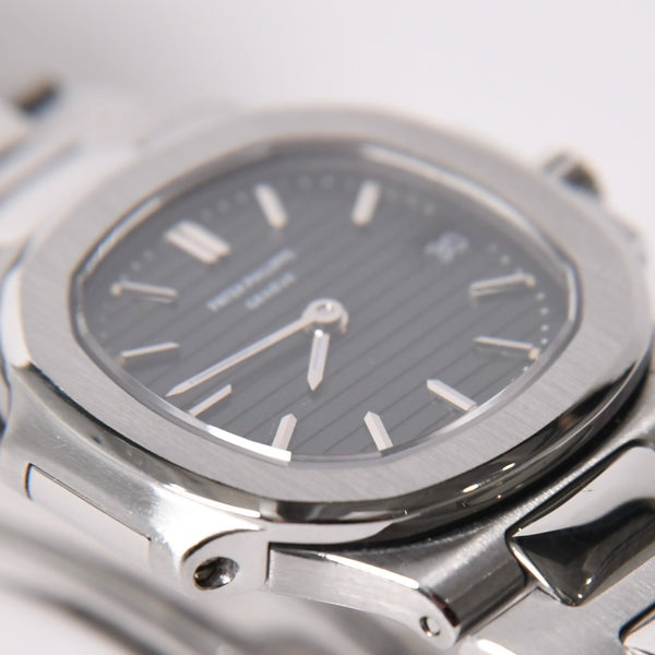 PATEK PHILIPPE パテック フィリップ NAUTILUS ノーチラス 腕時計 4700/1A-050 クォーツ ステンレススチール 黒文字盤 美品 中古 4a003975