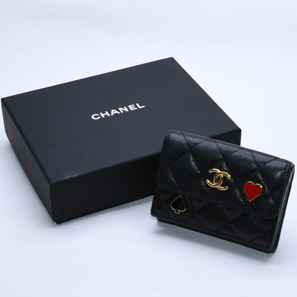 CHANEL シャネル スモールフラップ ウォレット AP3081 トランプモチーフ キャビアスキン ブラック レッド ハート スペード ミニ財布 三つ折り財布 ゴールド金具 美品 中古 4a003881