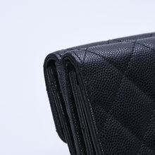 Load image into Gallery viewer, CHANEL シャネル スモールフラップ ウォレット AP3081 トランプモチーフ キャビアスキン ブラック レッド ハート スペード ミニ財布 三つ折り財布 ゴールド金具 美品 中古 4a003881