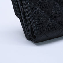 Load image into Gallery viewer, CHANEL シャネル スモールフラップ ウォレット AP3081 トランプモチーフ キャビアスキン ブラック レッド ハート スペード ミニ財布 三つ折り財布 ゴールド金具 美品 中古 4a003881