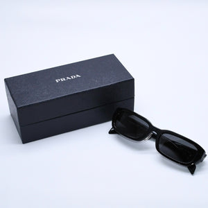 極美品 PRADA プラダ サングラス アイウェア SPR B06-F サイズ55□18 145 プラスチック ブラック 中古 4a003987