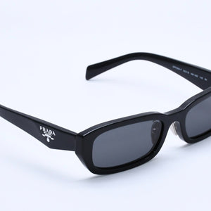 極美品 PRADA プラダ サングラス アイウェア SPR B06-F サイズ55□18 145 プラスチック ブラック 中古 4a003987