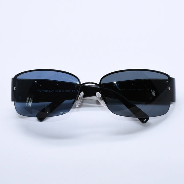 Mint condition CHANEL rimless sunglasses with side rhinestones, square frame, and Coco Mark, black frame, 4117-B 62◻16 125 Used 4a004031