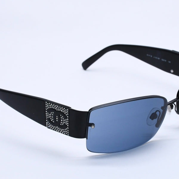 Mint condition CHANEL rimless sunglasses with side rhinestones, square frame, and Coco Mark, black frame, 4117-B 62◻16 125 Used 4a004031