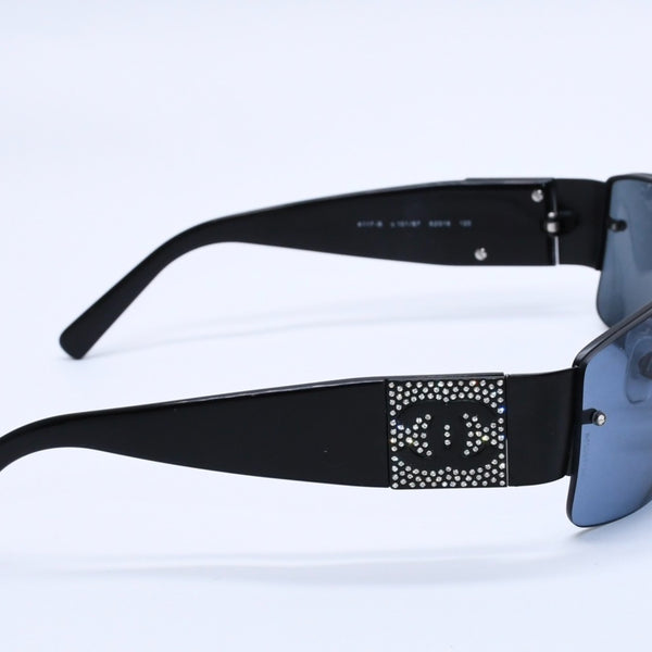 Mint condition CHANEL rimless sunglasses with side rhinestones, square frame, and Coco Mark, black frame, 4117-B 62◻16 125 Used 4a004031