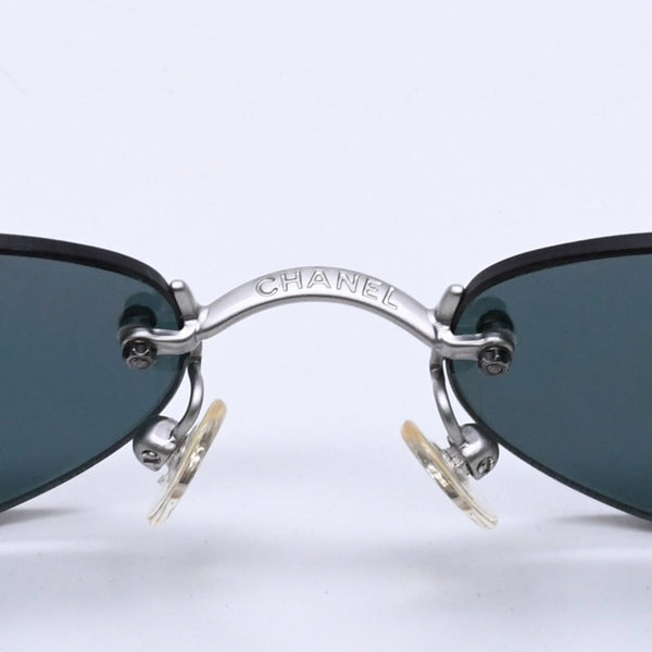 CHANEL シャネル リムレス サングラス アイウェア スクエア ココマーク 53□19 130 シルバーフレーム 4003 美品 中古 4a003985