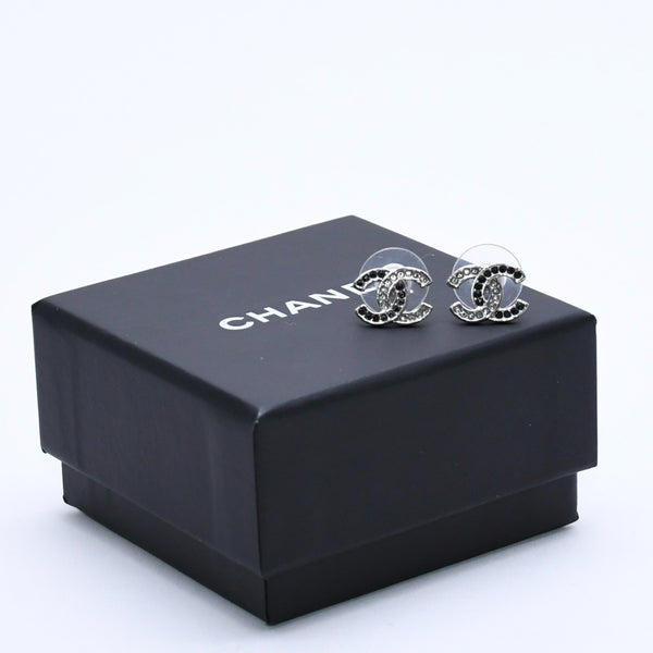 極美品 CHANEL シャネル ココマーク ピアス 重量約2.09g B18P刻印 メタル ラインストーン シルバー ブラック クリア 両耳用 中古 4a003142