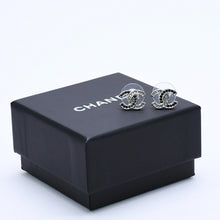 画像をギャラリービューアに読み込む, 極美品 CHANEL シャネル ココマーク ピアス 重量約2.09g B18P刻印 メタル ラインストーン シルバー ブラック クリア 両耳用 中古 4a003142