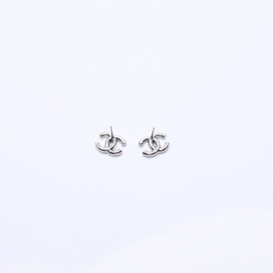 極美品 CHANEL シャネル ココマーク ピアス 重量約2.09g B18P刻印 メタル ラインストーン シルバー ブラック クリア 両耳用 中古 4a003142