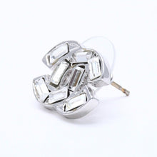 画像をギャラリービューアに読み込む, CHANEL シャネル ココマーク ピアス 重量約4.36g 01P刻印 ラインストーン メタル シルバー クリア 両耳用 美品 中古 4a003141
