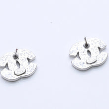 画像をギャラリービューアに読み込む, CHANEL シャネル ココマーク ピアス 重量約4.36g 01P刻印 ラインストーン メタル シルバー クリア 両耳用 美品 中古 4a003141