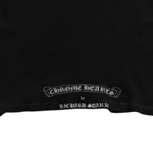画像をギャラリービューアに読み込む, CHROME HEARTS クロムハーツ × 氷室京介 コラボレーションタンクトップ ノースリーブ 1998ツアー限定 CHクロス スクロールラベル Mサイズ ブラック 美品 中古 4a004007