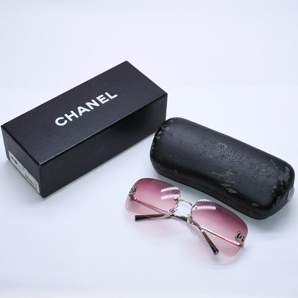 Mint condition CHANEL sunglasses with rhinestones, model 4017-D, Coco Mark, size 62◻17 120 Pink Silver Temples Used 4a004041