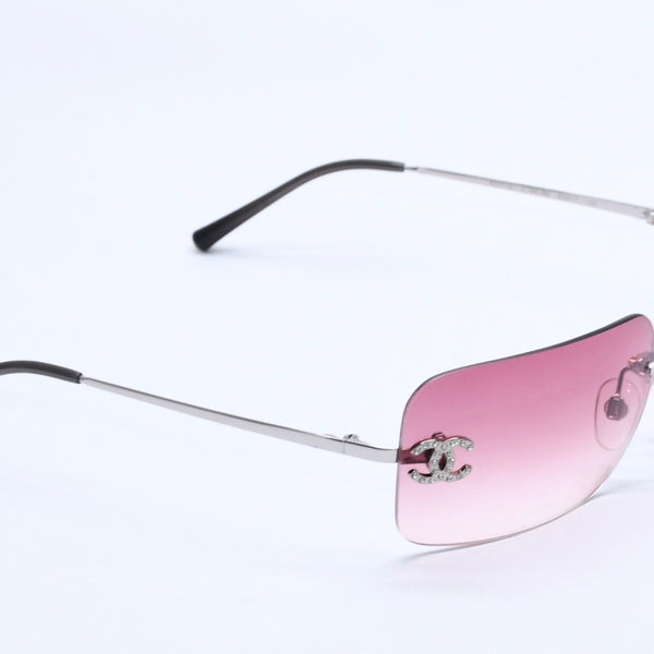 Mint condition CHANEL sunglasses with rhinestones, model 4017-D, Coco Mark, size 62◻17 120 Pink Silver Temples Used 4a004041