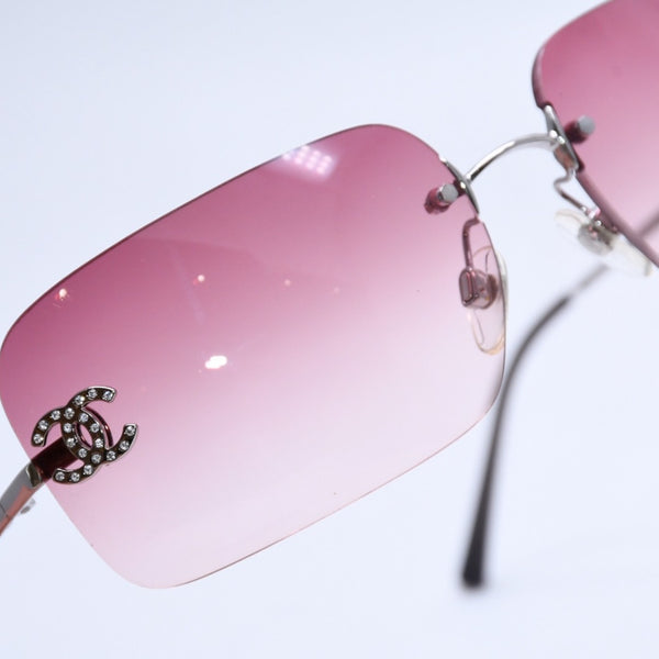 Mint condition CHANEL sunglasses with rhinestones, model 4017-D, Coco Mark, size 62◻17 120 Pink Silver Temples Used 4a004041